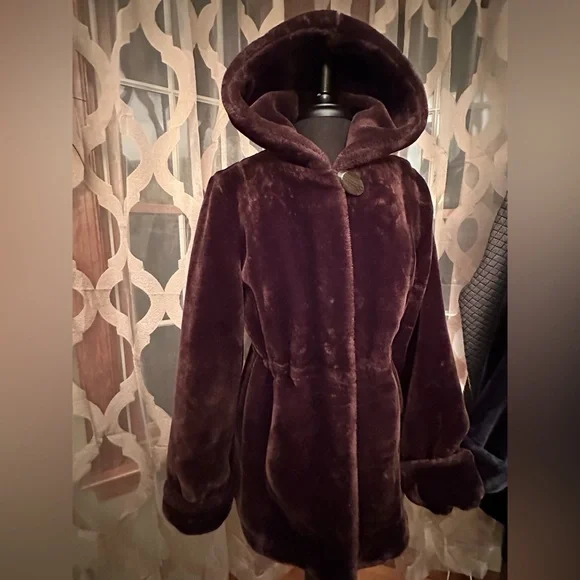 Dennis Basso faux fur coat - Picture 1 of 16